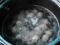 美味的小白菜肉丸汤做法图解8)