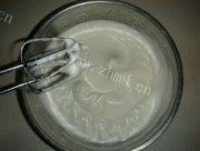 自制乳酪柠檬戚风做法图解4)