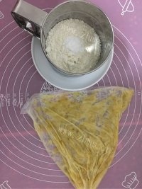 自制低脂香蕉松糕做法图解1)