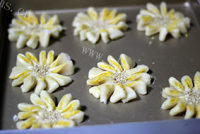 香酥金沙菊花酥做法图解10)