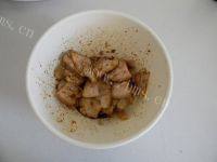 家常菜酱香五花肉做法图解3)