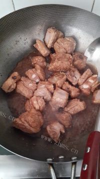 美味的山药炖肋排做法图解4)
