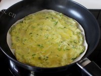 美味的鸡蛋灌饼做法图解7)