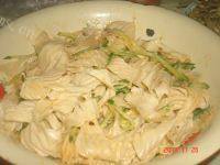 家常菜黄瓜拌豆皮