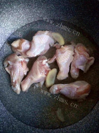 美味的红烧鸡翅根做法图解2)
