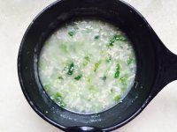 美味青笋瘦肉粥做法图解9)