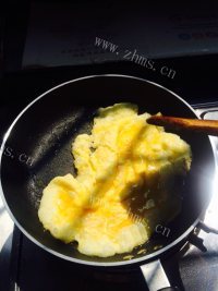 美味的鲜虾炒饭做法图解3)