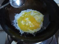 美味的咖喱蛋炒饭做法图解2)