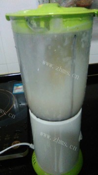 润喉的柠檬雪梨汁做法图解6)