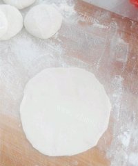 美味的韭菜猪肉饺子做法图解5)