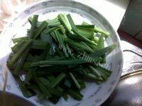 诱人的豆芽炒韭菜做法图解2)