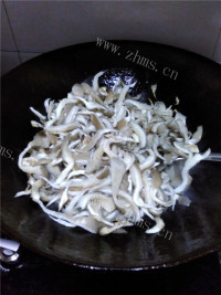 喷香的平菇炒肉做法图解8)