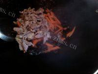 家常菜木耳胡萝卜炒肉片做法图解7)