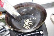 山药炒肉做法图解4)