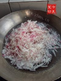 好吃的炸黑米豆渣萝卜丸子做法图解4)
