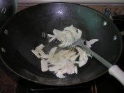 家常菜素炒三鲜做法图解5)