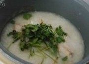 美味的白粥浸鱼腩