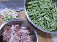 最爱的排骨炖豆角做法图解1)