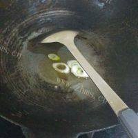 美味的韩式泡菜汤做法图解2)