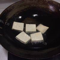 美味的卤汁浇黑木耳豆腐的做法图解三