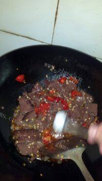 家常菜炒鸭血做法图解8)
