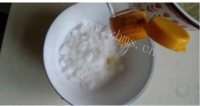 美味的菠萝咕老肉做法图解4)