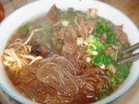 美味的牛肉酸辣粉
