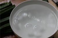 好吃的冰镇秋葵做法图解2)