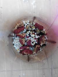 好吃的栗子黑米杂豆糊做法图解4)