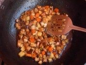 土豆瘦肉香菇饭做法图解5)