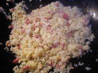 色香味俱全的菠萝炒饭做法图解7)
