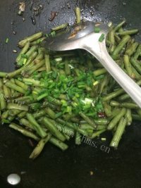 家常菜清炒豆角做法图解8)