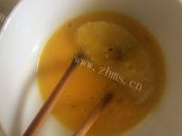 甜甜的鸡蛋煎蜜枣粽子做法图解4)