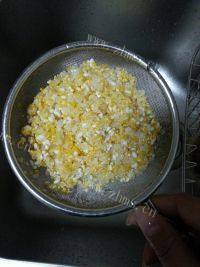 美味早餐玉米粥做法图解3)