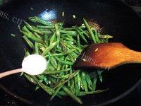 家常豆角丝炒火腿做法图解6)
