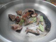 鸭架豆腐汤做法图解4)
