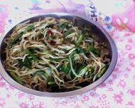 诱人的豆芽炒韭菜
