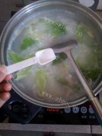 美味早餐瘦肉蔬菜粥做法图解12)