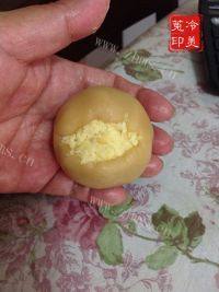 自制广式绿豆沙月饼做法图解13)