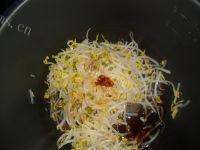自制凉拌绿豆芽做法图解4)