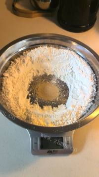 美味的芝边花式披萨做法图解2)