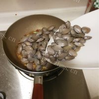 美味的爆炒花甲做法图解6)