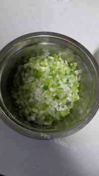  美味佳肴葱花饼做法图解2)