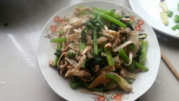 芹菜千张炒肉丝