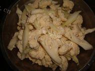 垂涎欲滴的肉炒菜花做法图解1)
