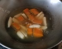 美味的南瓜面疙瘩做法图解6)