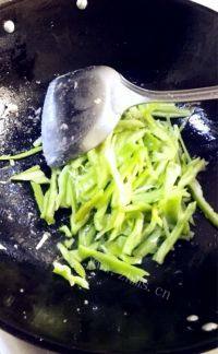 下饭的青椒肉丝做法图解6)