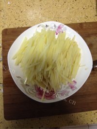 家常土豆丝做法图解1)