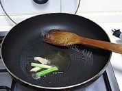 美味的芹菜牛肉炒饭做法图解3)