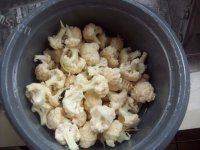 香味四溢的番茄炒花菜做法图解2)